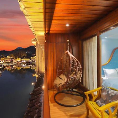 Fenghuang Ancient Town Lazy Cat Riverside Inn Buitenkant foto