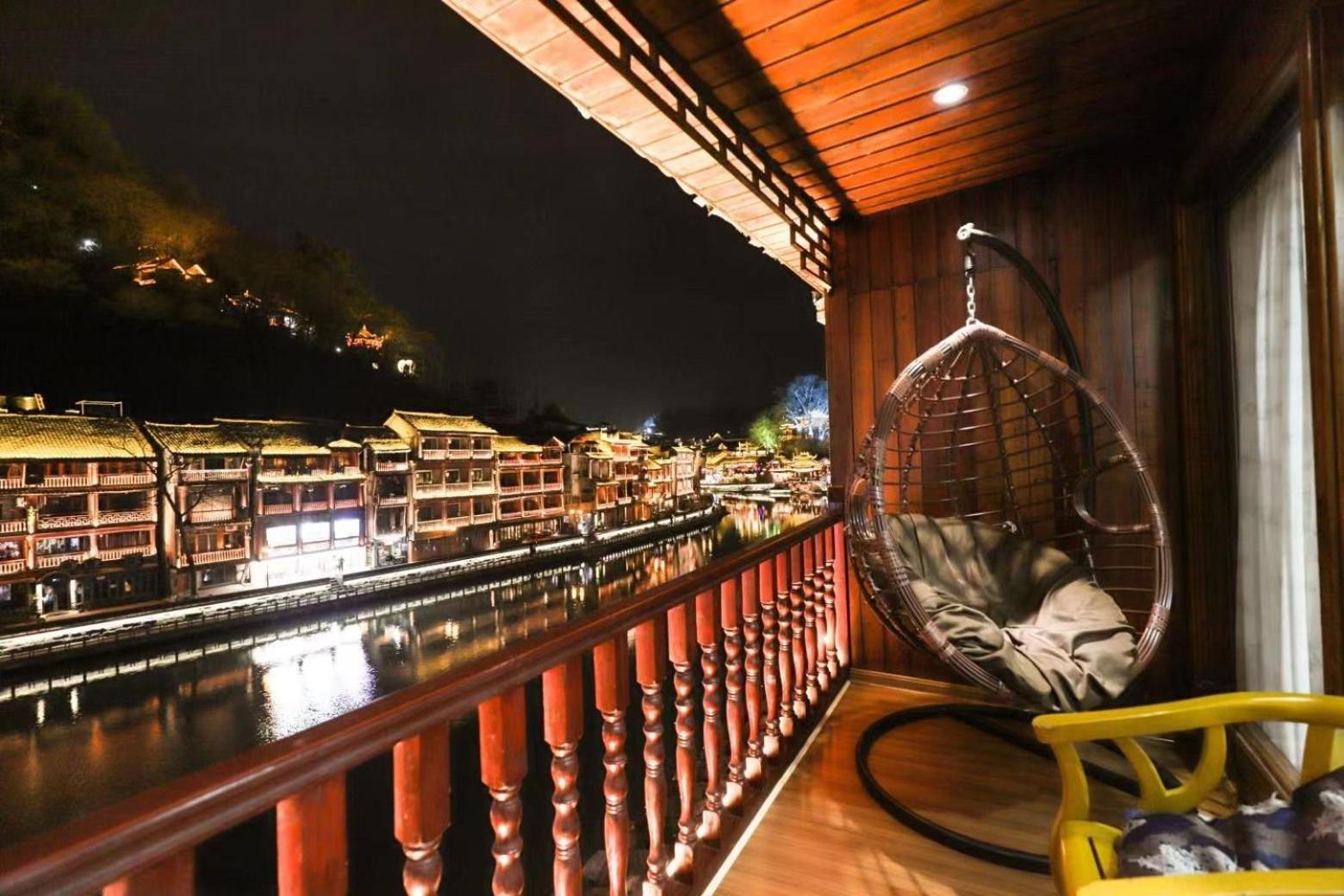 Fenghuang Ancient Town Lazy Cat Riverside Inn Buitenkant foto