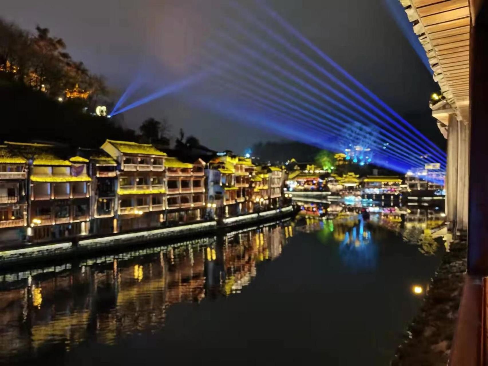 Fenghuang Ancient Town Lazy Cat Riverside Inn Buitenkant foto