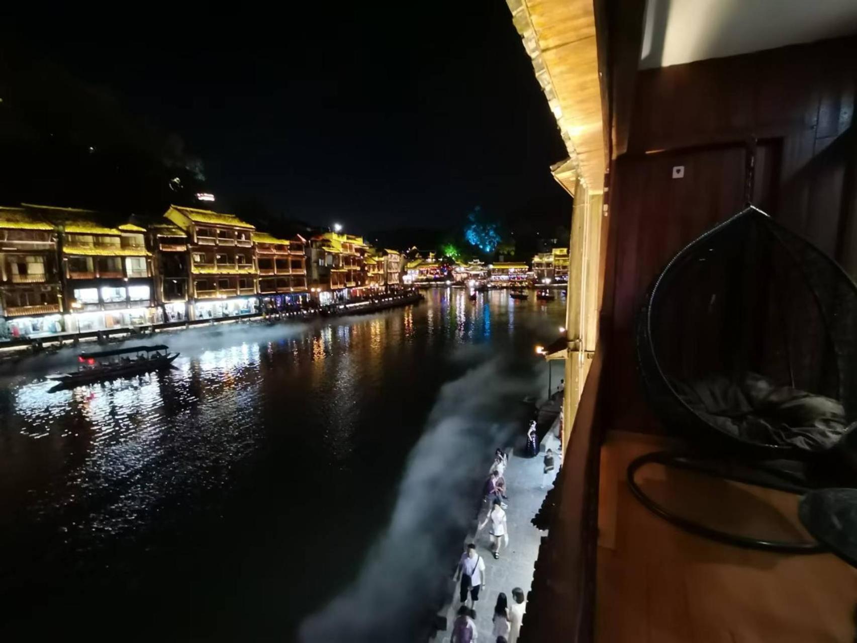 Fenghuang Ancient Town Lazy Cat Riverside Inn Buitenkant foto