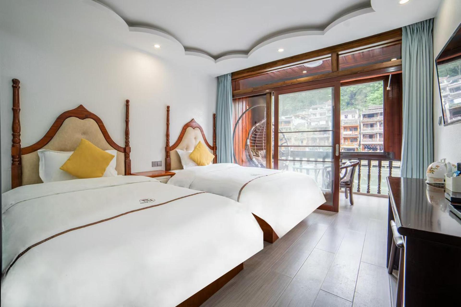 Fenghuang Ancient Town Lazy Cat Riverside Inn Buitenkant foto