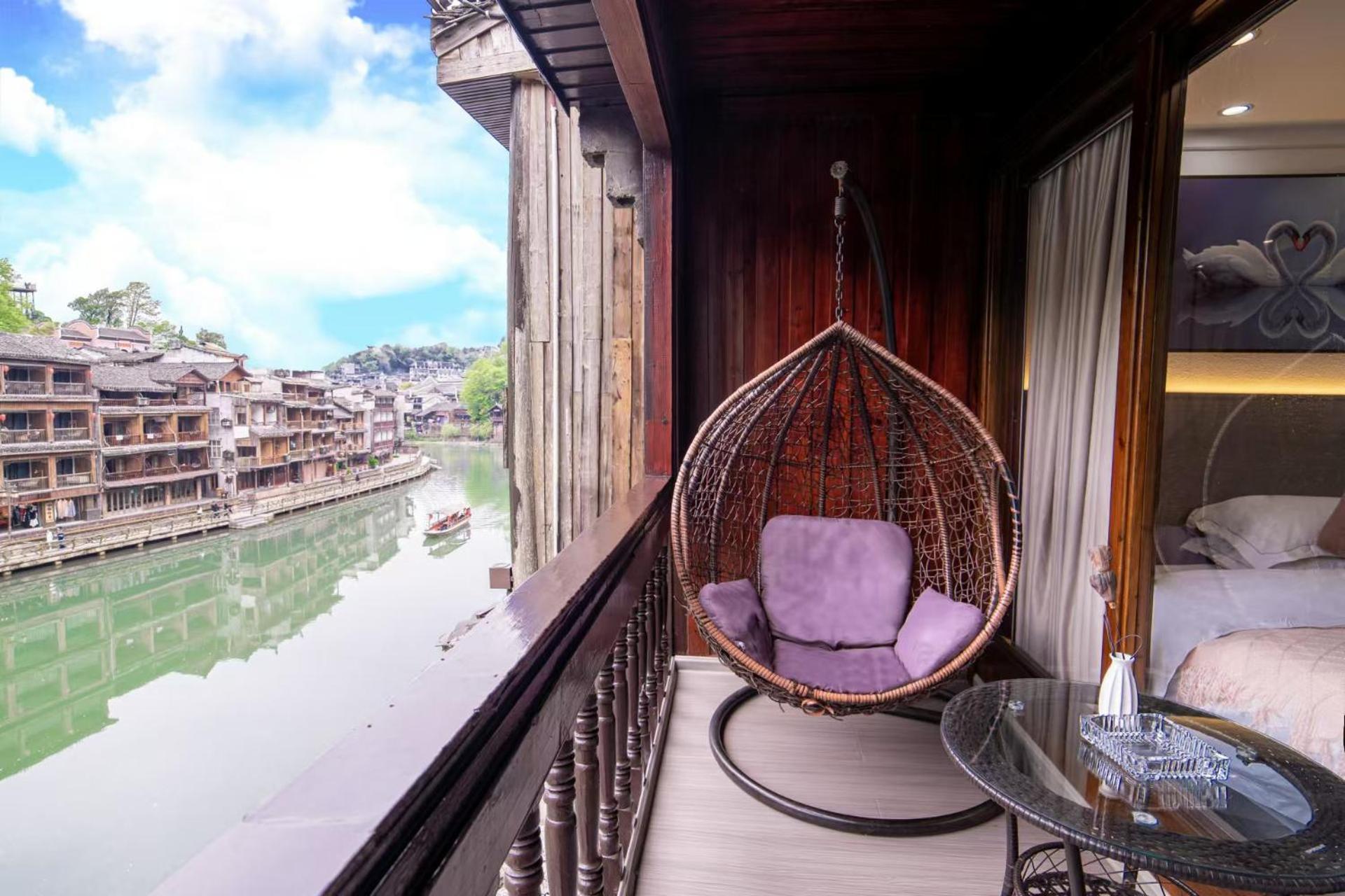 Fenghuang Ancient Town Lazy Cat Riverside Inn Buitenkant foto