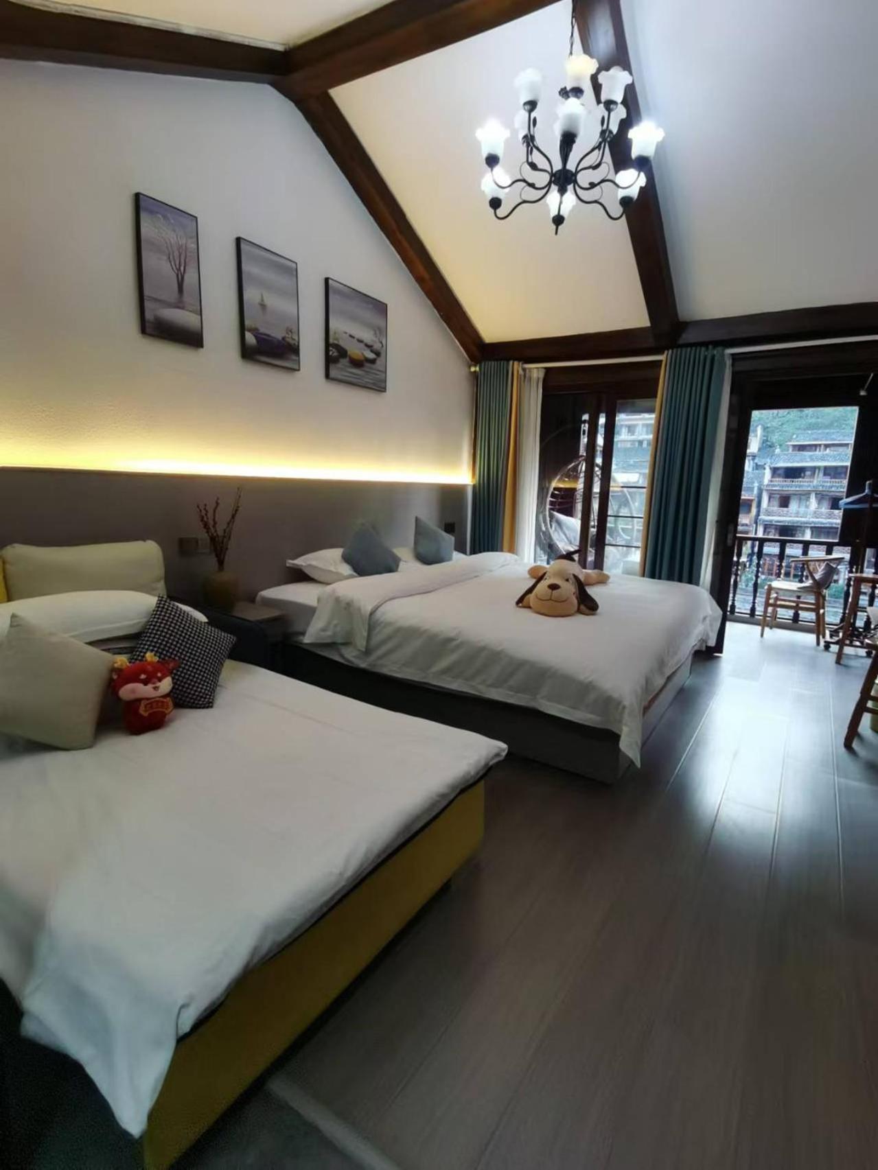 Fenghuang Ancient Town Lazy Cat Riverside Inn Buitenkant foto